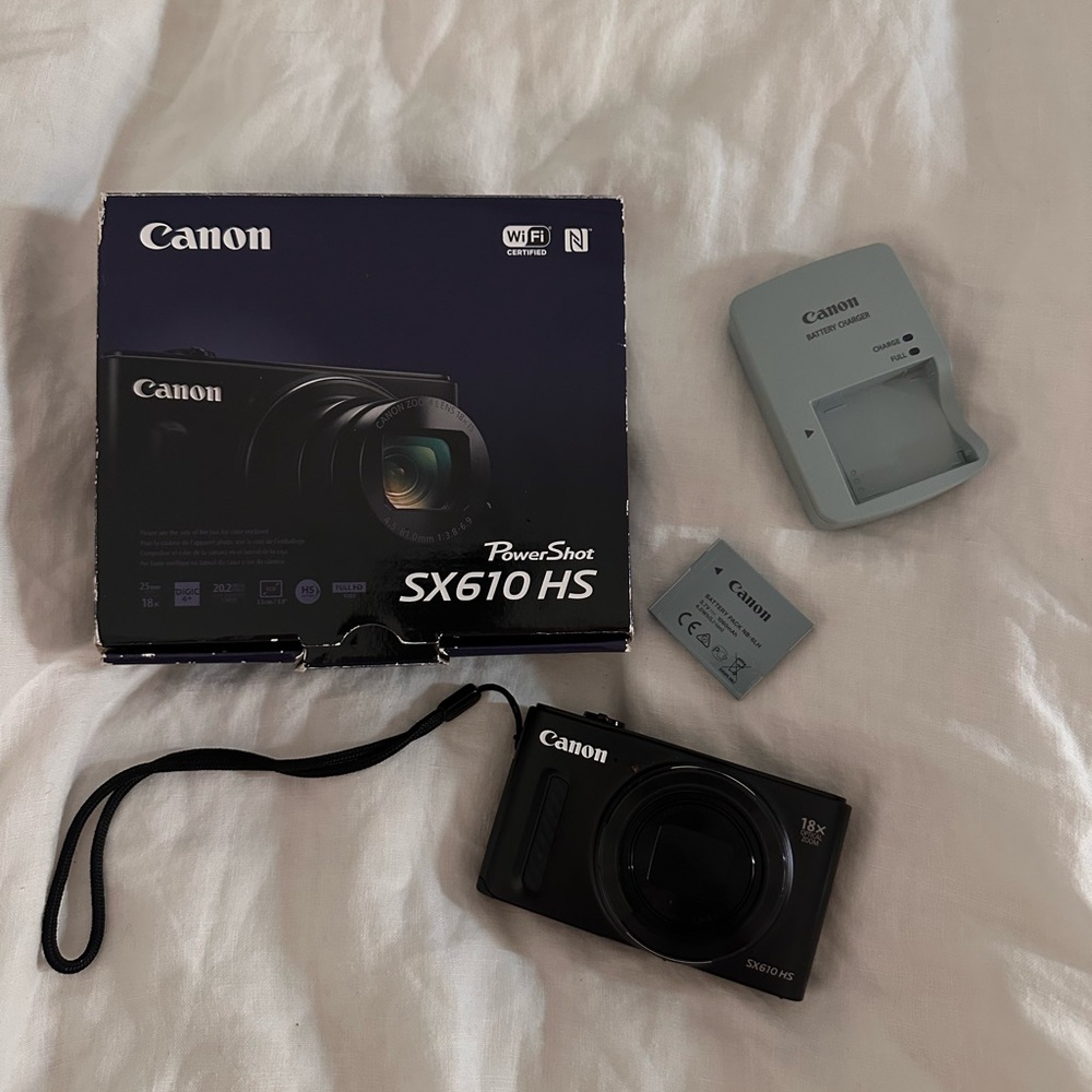Canon PowerShot SX610 HS Black Camera with Accessories
